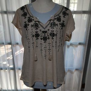 CLEARANCE Women's American Eagle Outfitters Top Size XL. NWT/No price on tag.